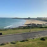 Two Bed Flat With Stunning Views Over Fistral Bay!